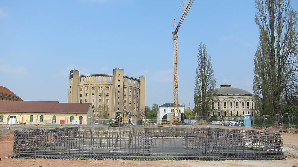 Construcción de nuevos edificios de servicio con equipo exterior de conexiones en la subestación de Dresden Reick